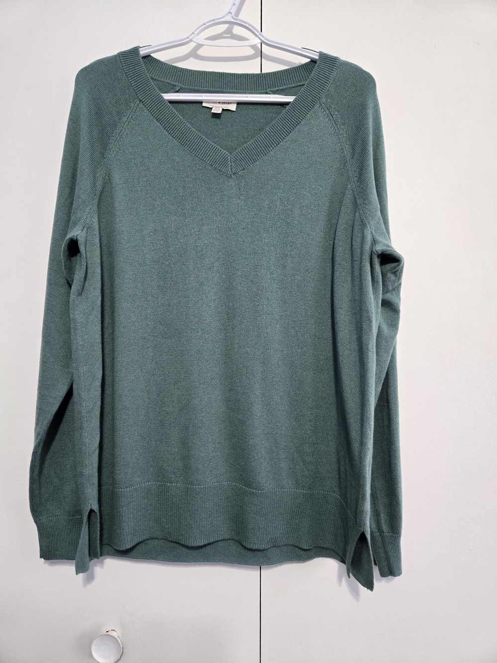 Lucky Brand Women's Sage Green V Neck Lightweight Sweater Medium